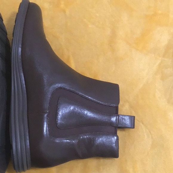 EUC COLE HAAN Brown Leather Lightweight Booties Slip On Low Heel 5” Shaft Height - Picture 9 of 11